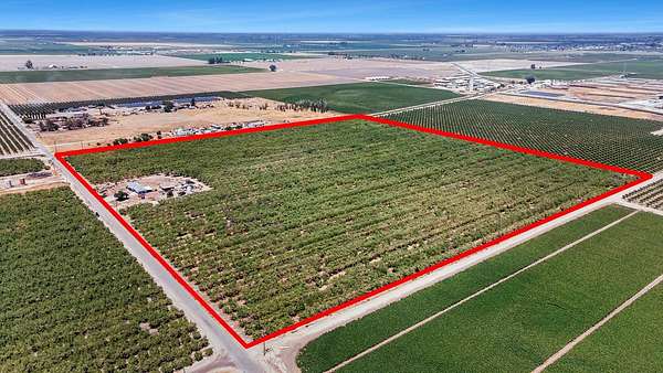 40 Acres of Improved Agricultural Land for Sale in Riverdale, California