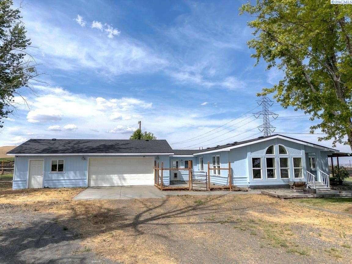 9.54 Acres of Land with Home for Sale in Benton City, Washington