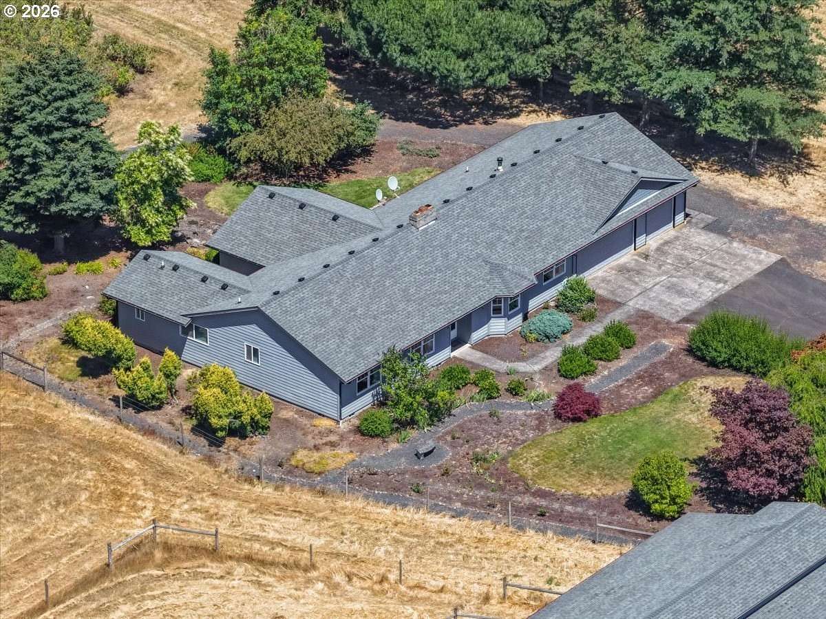 19.7 Acres of Land with Home for Sale in Turner, Oregon