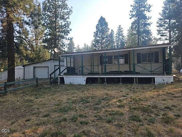 1.62 Acres of Land with Home for Sale in Bonanza, Oregon
