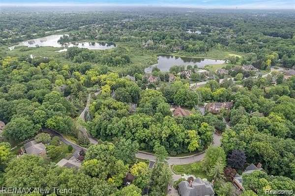 0.87 Acres of Residential Land for Sale in Bloomfield Hills, Michigan