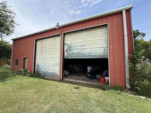 2 Acres of Land with Home for Sale in Corsicana, Texas