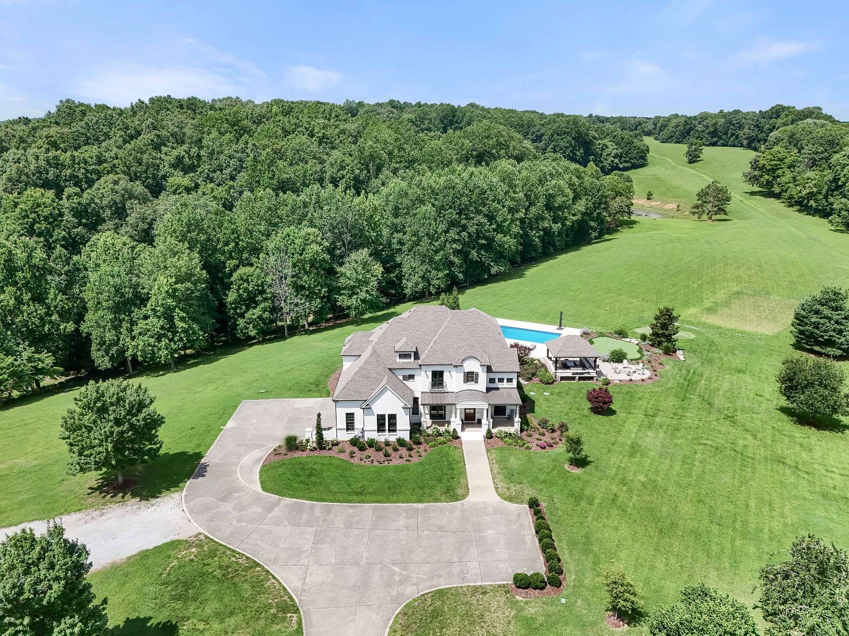 131 Acres of Land with Home for Sale in Dickson, Tennessee