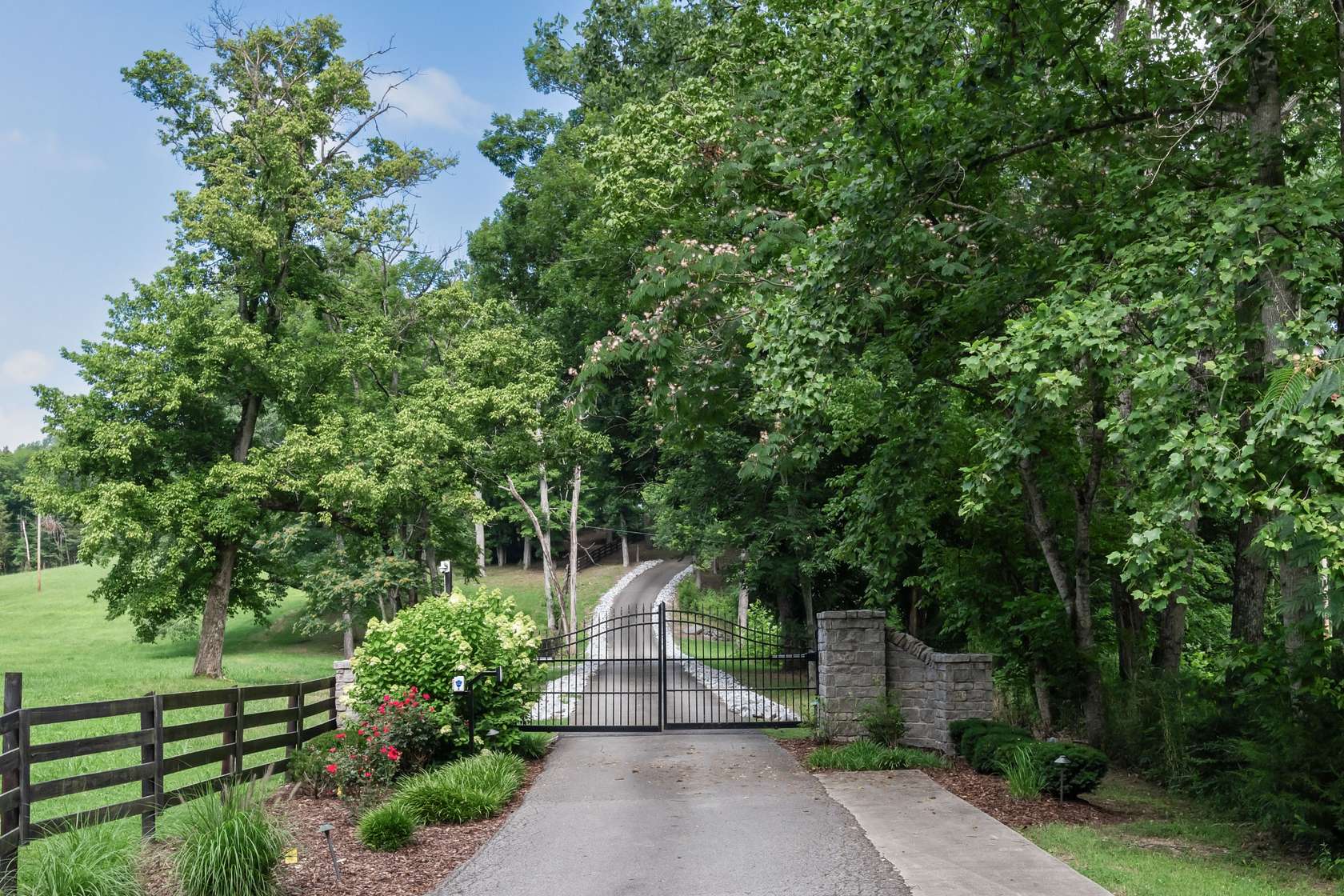 131 Acres of Land with Home for Sale in Dickson, Tennessee
