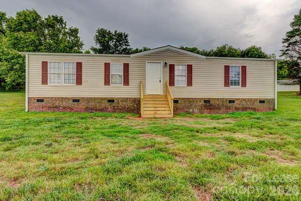 1.5 Acres of Land with Home for Lease in Vale, North Carolina