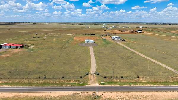 5 Acres of Improved Residential Land for Sale in Canyon, Texas