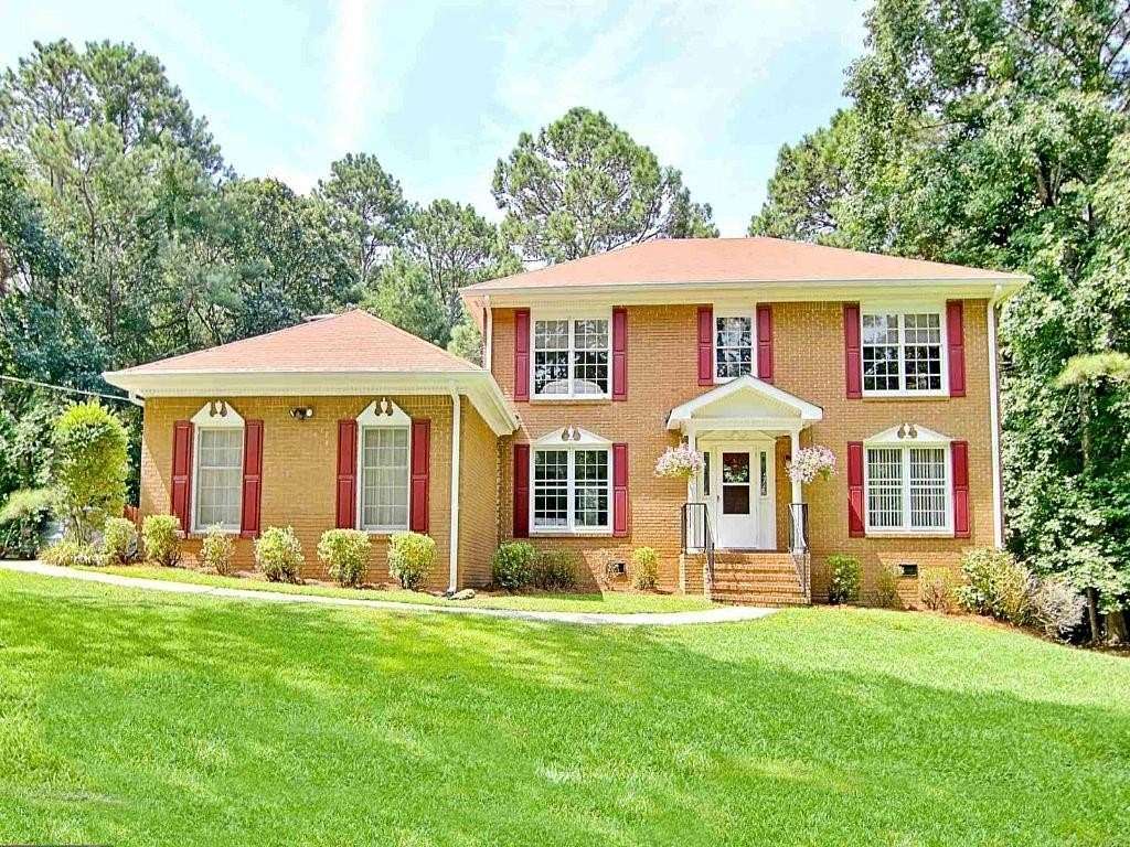2 Acres of Land with Home for Sale in Fayetteville, Georgia