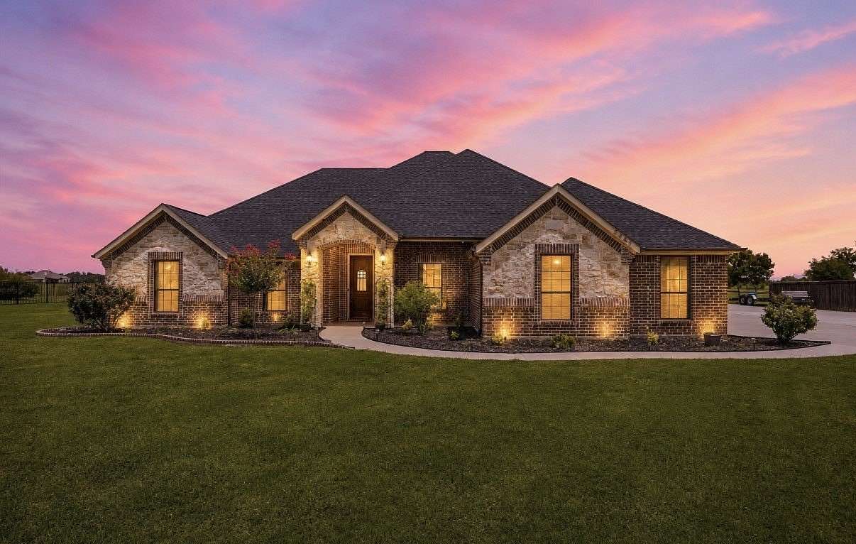 1.58 Acres of Land with Home for Sale in Caddo Mills, Texas