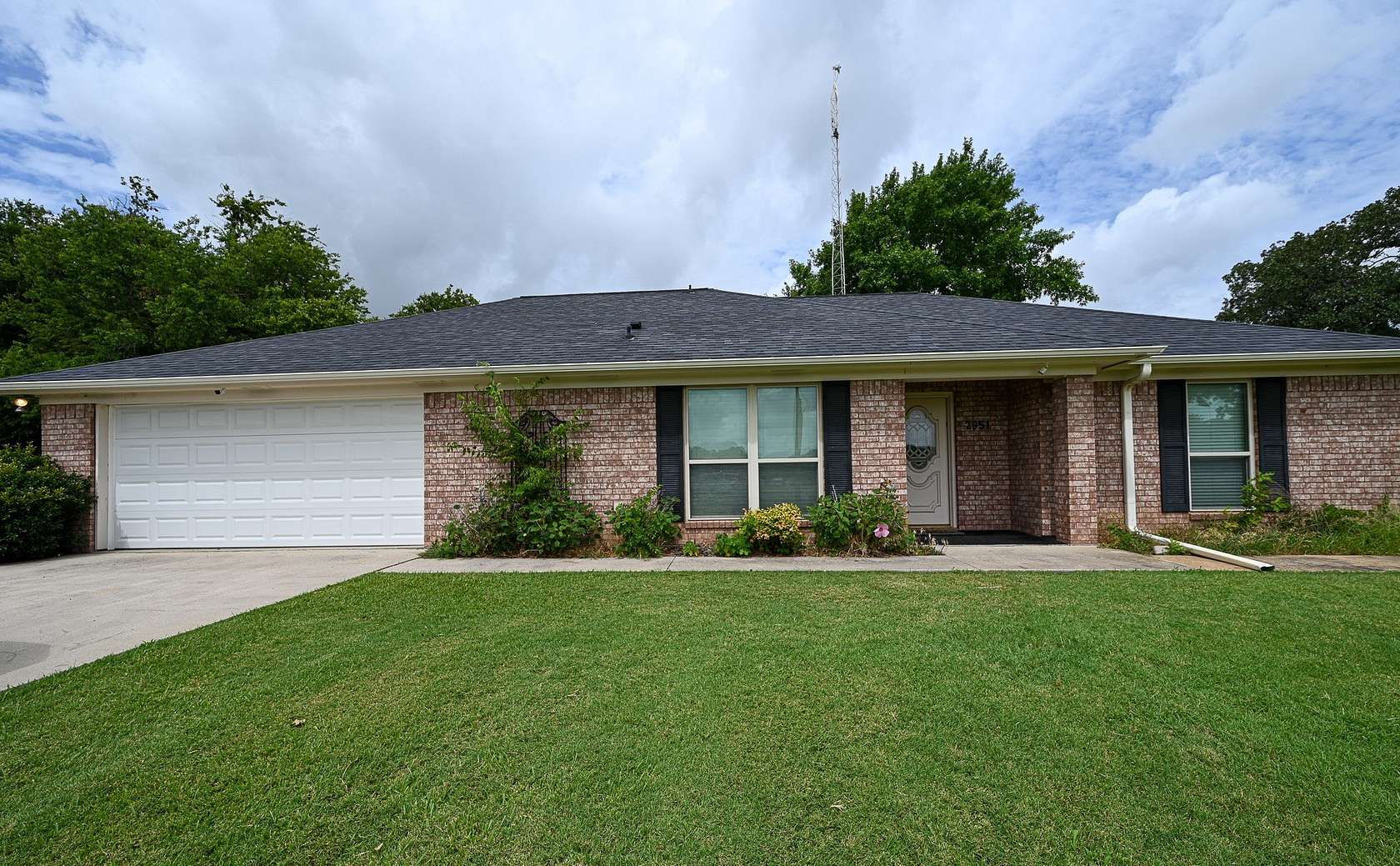 2 Acres of Land with Home for Lease in Decatur, Texas