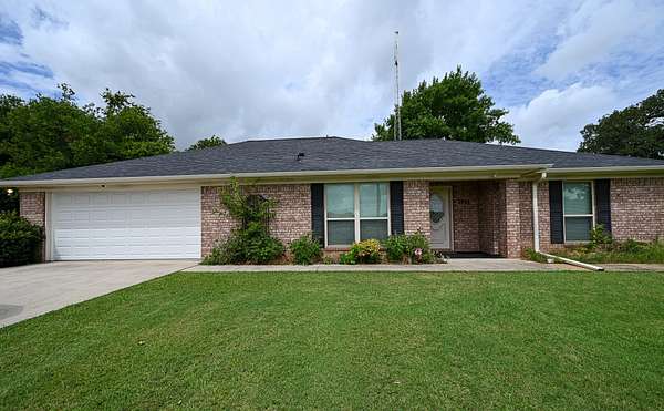 2 Acres of Land with Home for Lease in Decatur, Texas