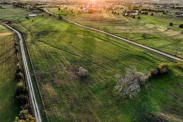 20 Acres of Agricultural Land for Sale in Burton, Texas
