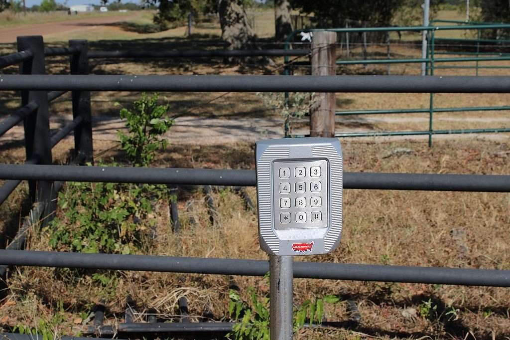 10 Acres of Recreational & Residential Land for Sale in Columbus, Texas