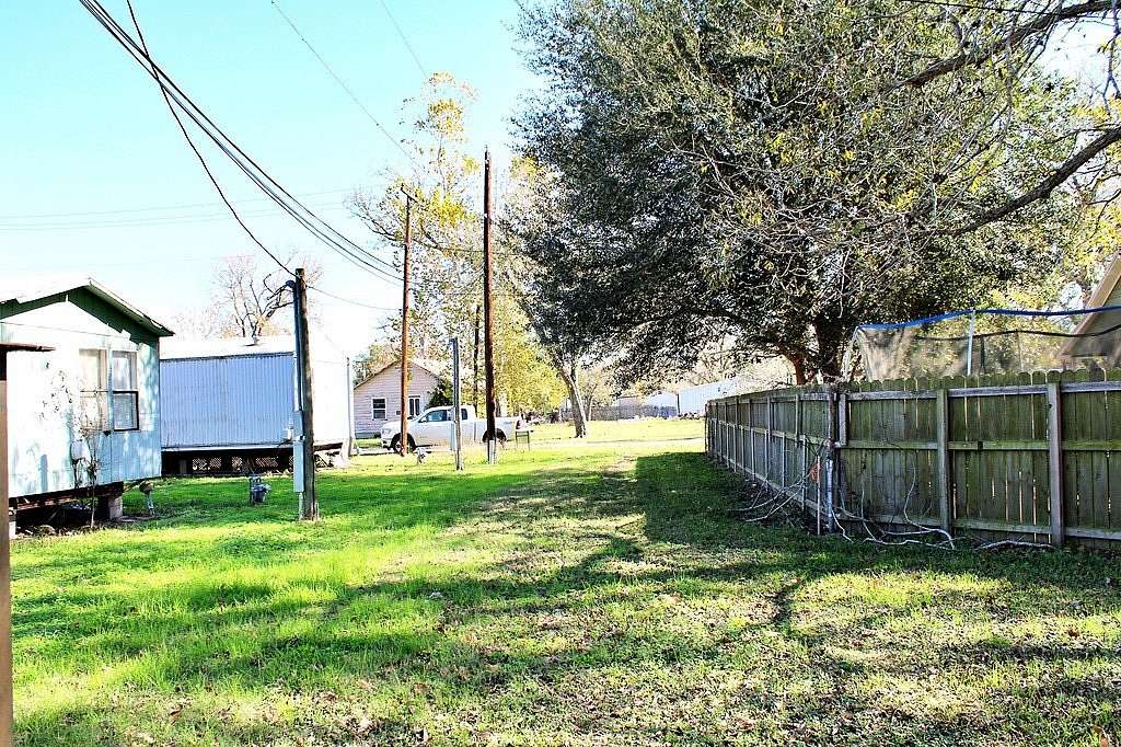 0.28 Acres of Commercial Land for Sale in Columbus, Texas