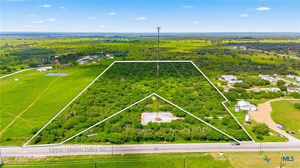 19 Acres of Recreational & Residential Land for Sale in Victoria, Texas