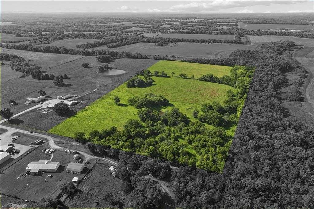 19.6 Acres of Land for Sale in Osawatomie, Kansas