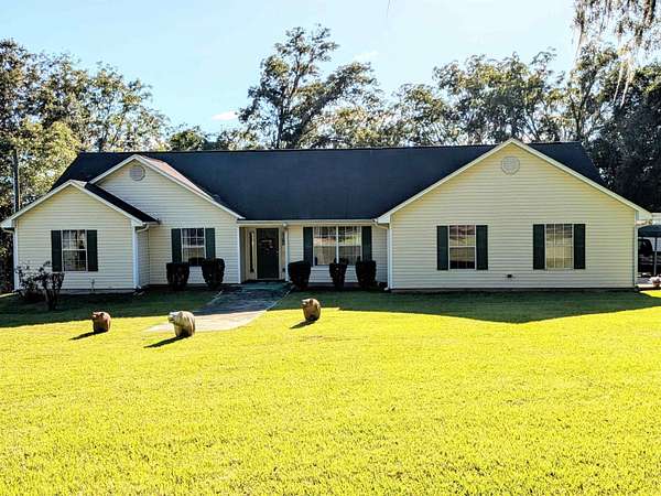 2.75 Acres of Land with Home for Sale in Greenville, Florida