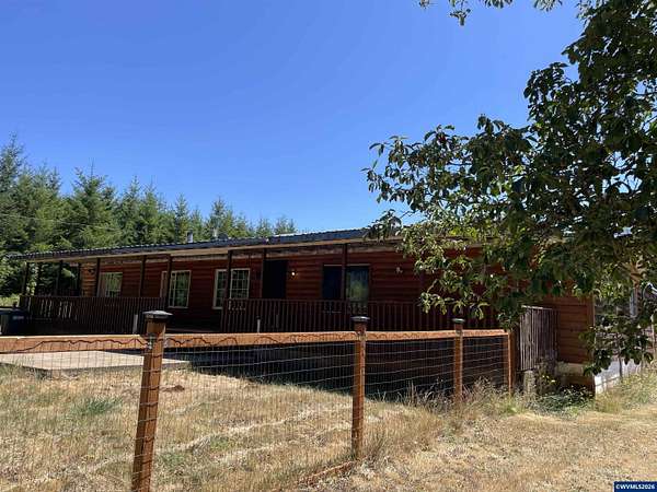 9.78 Acres of Land with Home for Sale in Sweet Home, Oregon