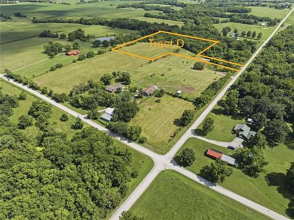 8 Acres of Residential Land for Sale in Garden City, Missouri