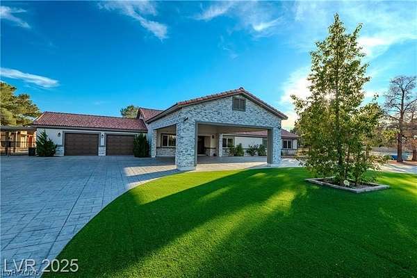2 Acres of Land with Home for Sale in Las Vegas, Nevada
