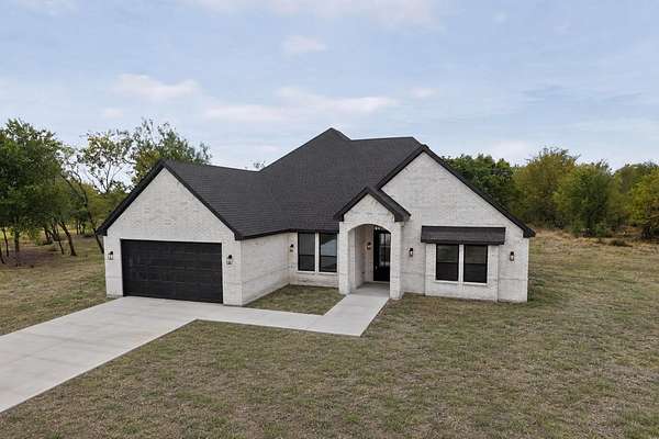 2.59 Acres of Land with Home for Sale in Corsicana, Texas