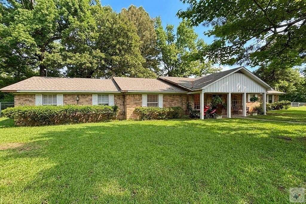 8 Acres of Land with Home for Sale in Texarkana, Texas