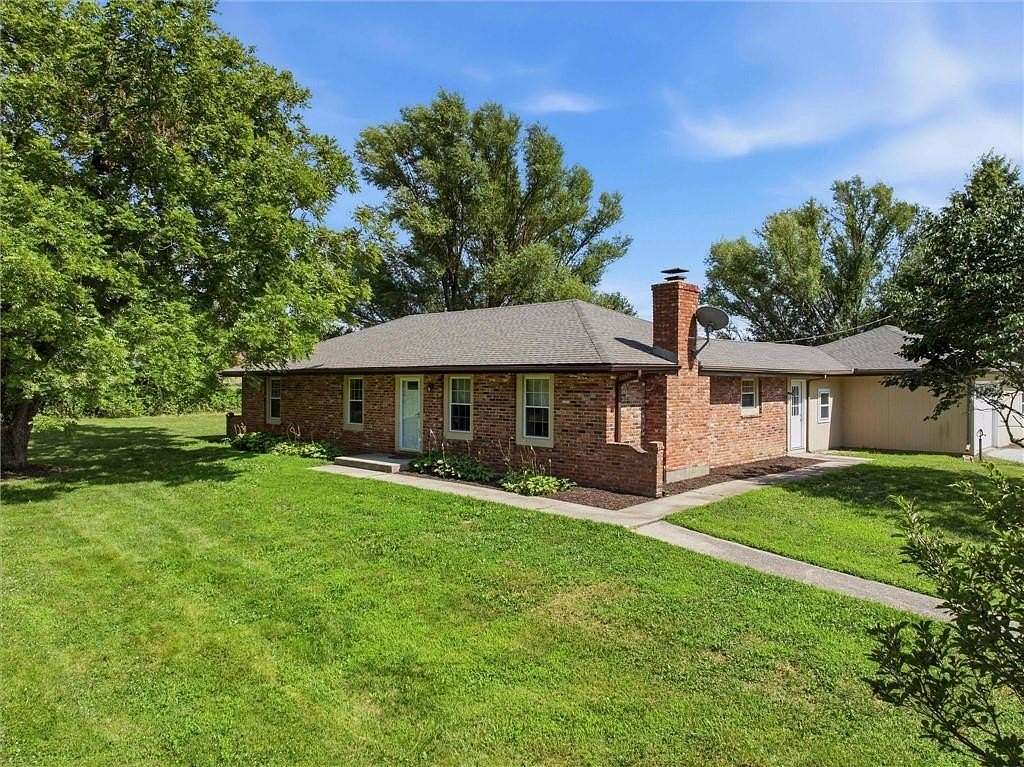5 Acres of Land with Home for Sale in Garden City, Missouri