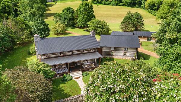15.2 Acres of Land with Home for Sale in Columbia, Tennessee