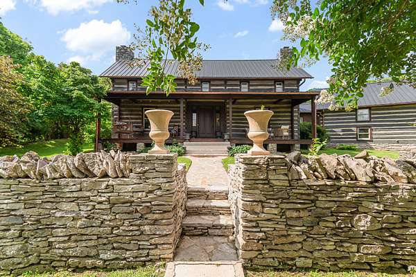 15.2 Acres of Land with Home for Sale in Columbia, Tennessee