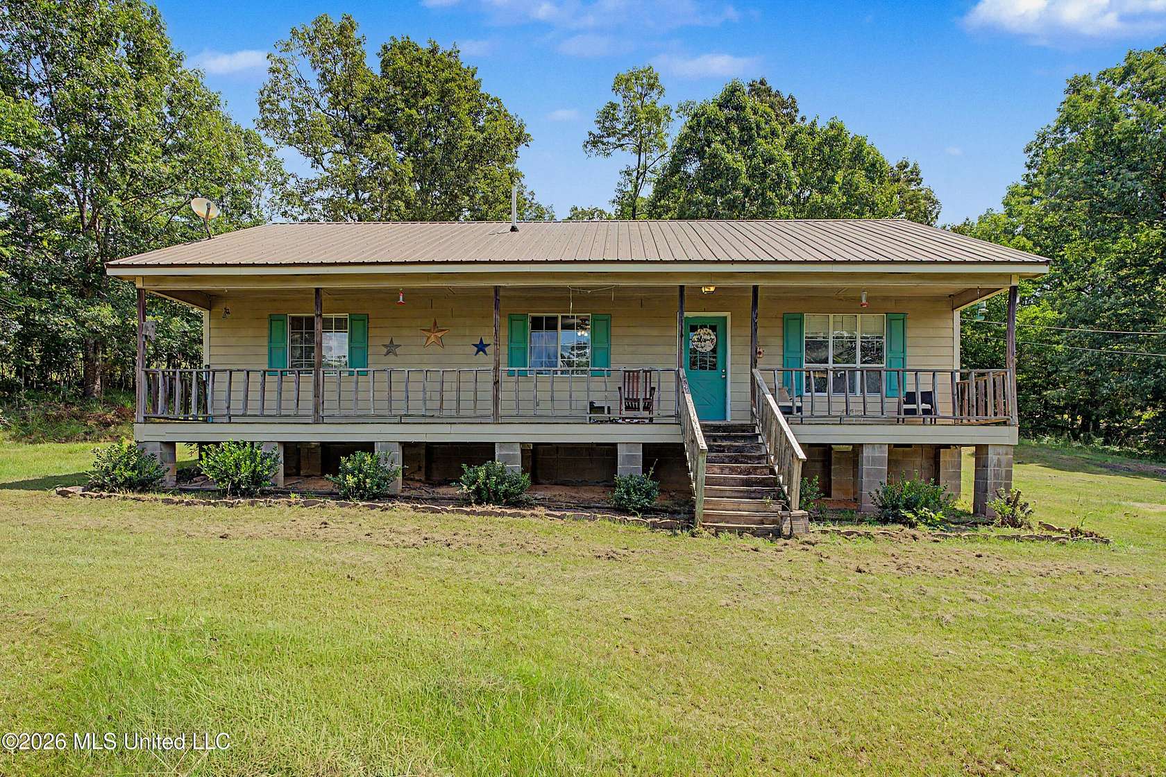 1.5 Acres of Land with Home for Sale in Senatobia, Mississippi