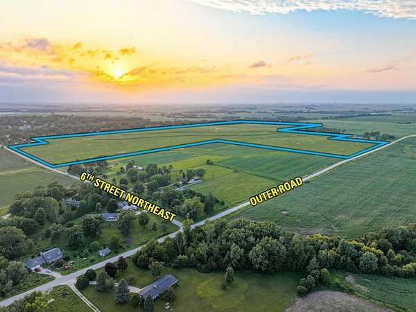 152 Acres of Land for Auction in Oelwein, Iowa