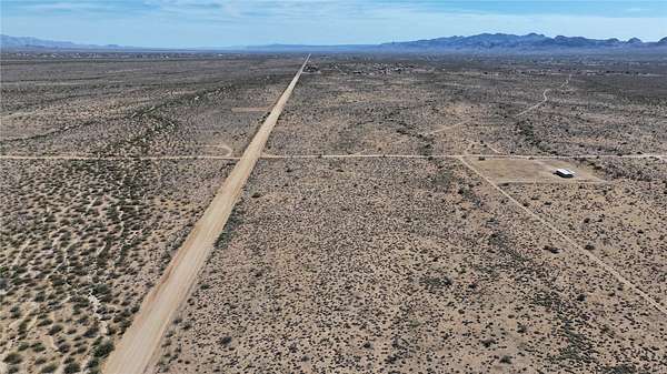 2.2 Acres of Residential Land for Sale in Golden Valley, Arizona