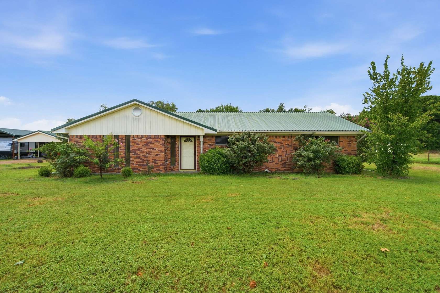 2 Acres of Improved Mixed-Use Land for Sale in Bonham, Texas