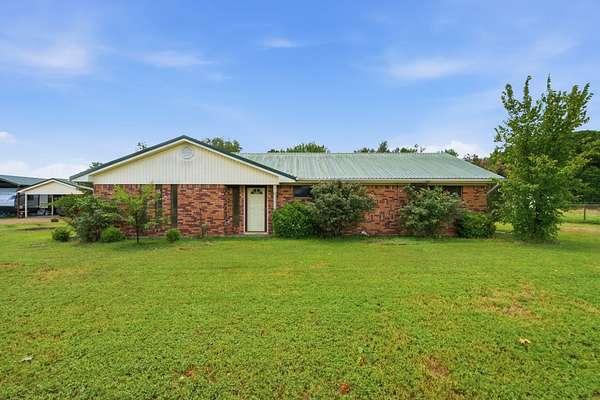 2 Acres of Improved Mixed-Use Land for Sale in Bonham, Texas