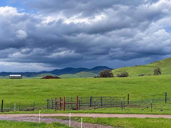 59.8 Acres of Agricultural & Residential Land for Sale in Sanger, California