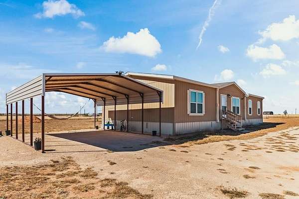 2 Acres of Land with Home for Sale in Seminole, Texas