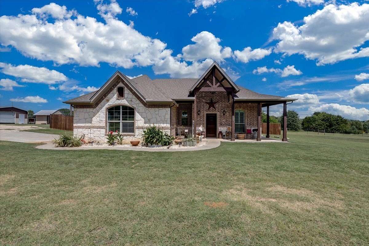 4.39 Acres of Land with Home for Sale in Alvarado, Texas