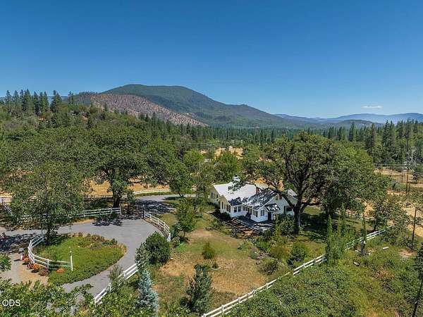 4 Acres of Land with Home for Sale in Grants Pass, Oregon