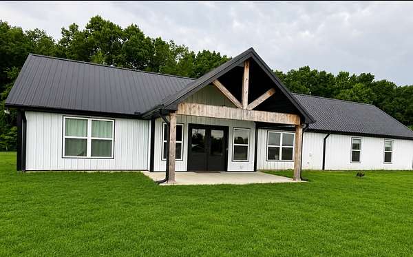 5.12 Acres of Land with Home for Sale in Springfield, Tennessee