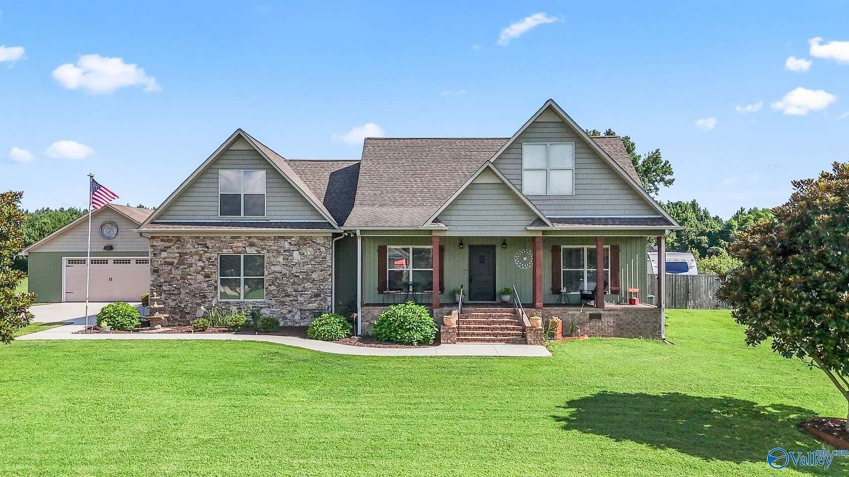 1.5 Acres of Land with Home for Sale in Grant, Alabama
