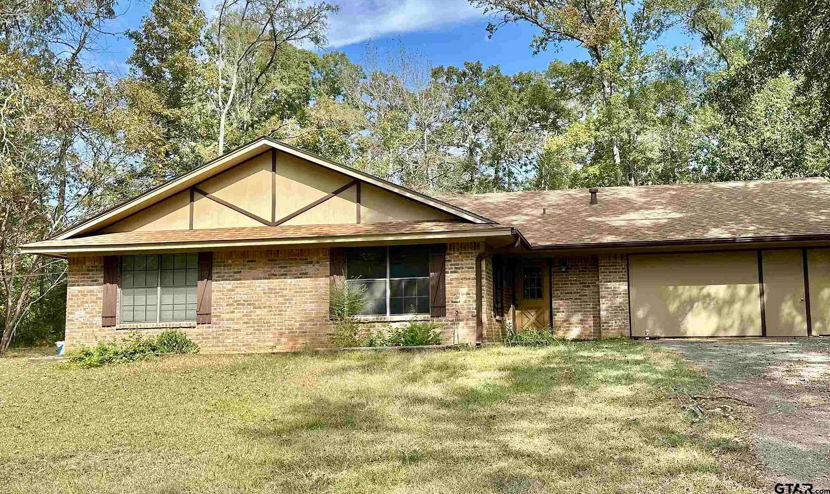 1.5 Acres of Land with Home for Sale in Gladewater, Texas