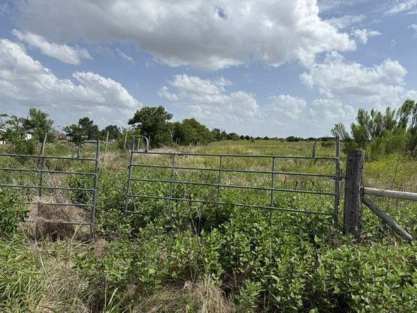 14 Acres of Land for Sale in Rhome, Texas