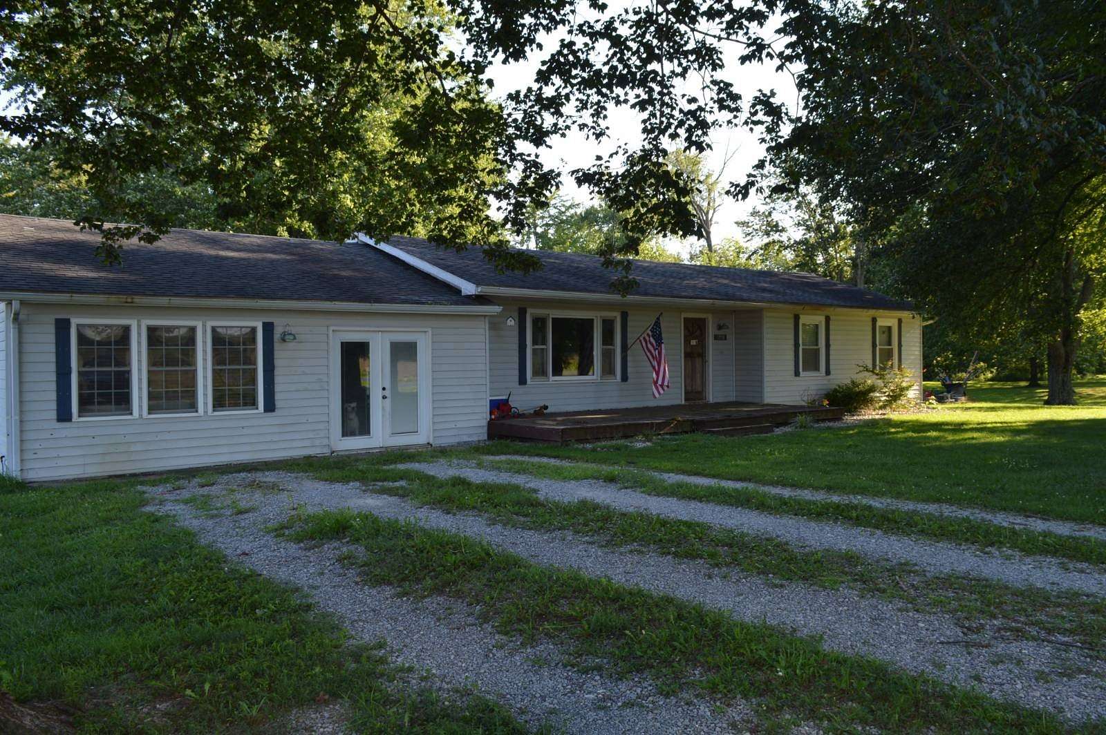 2.86 Acres of Land with Home for Sale in Fairfield, Illinois