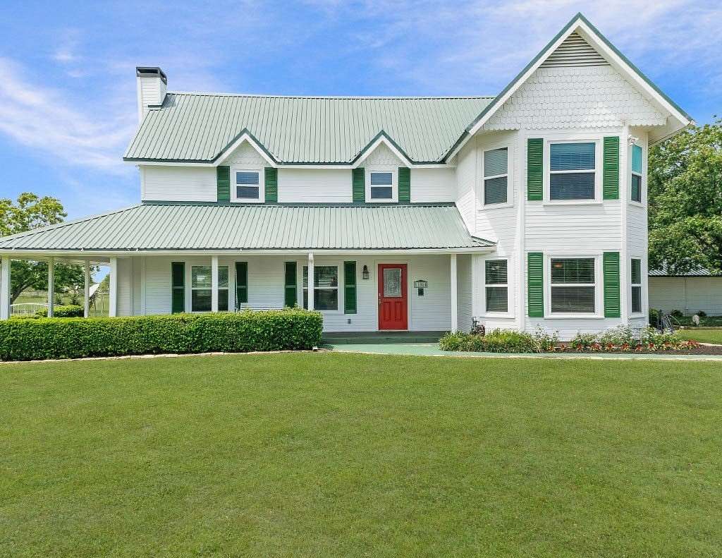 10 Acres of Land with Home for Sale in Poetry, Texas