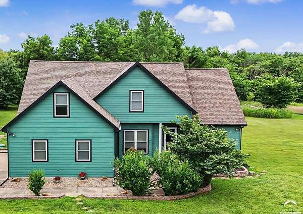 19 Acres of Land with Home for Sale in Tonganoxie, Kansas