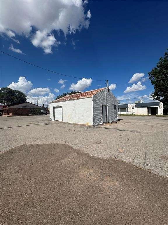 0.52 Acres of Improved Mixed-Use Land for Sale in Sayre, Oklahoma
