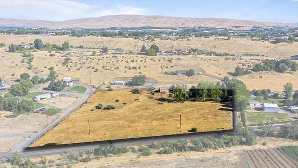 6.12 Acres of Land with Home for Sale in Yakima, Washington