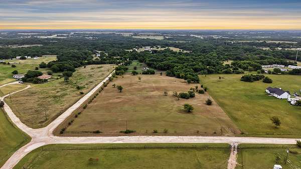 6 Acres of Residential Land for Sale in Hillsboro, Texas