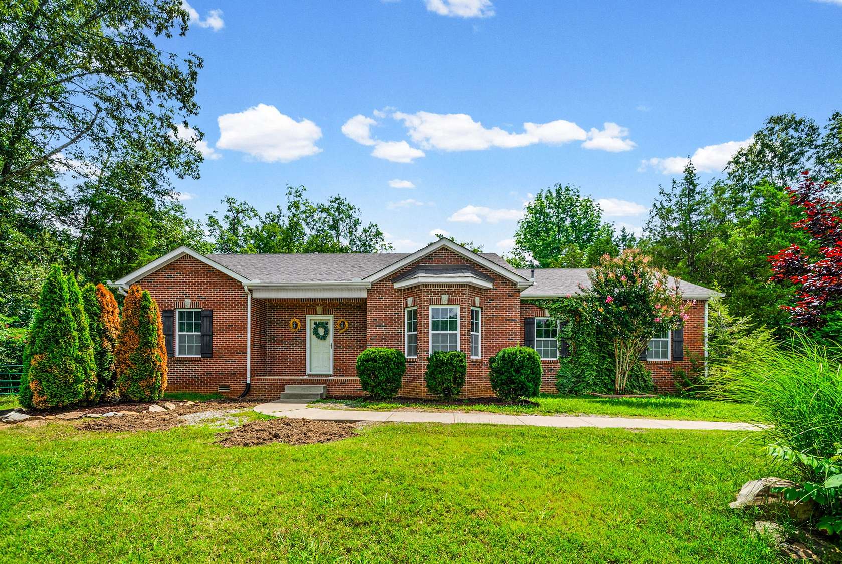 1.5 Acres of Land with Home for Sale in Clarksville, Tennessee