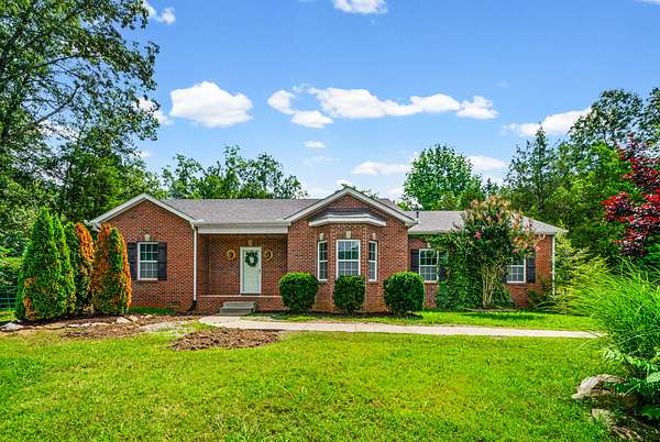 1.5 Acres of Land with Home for Sale in Clarksville, Tennessee