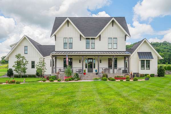 5 Acres of Land with Home for Sale in Franklin, Tennessee